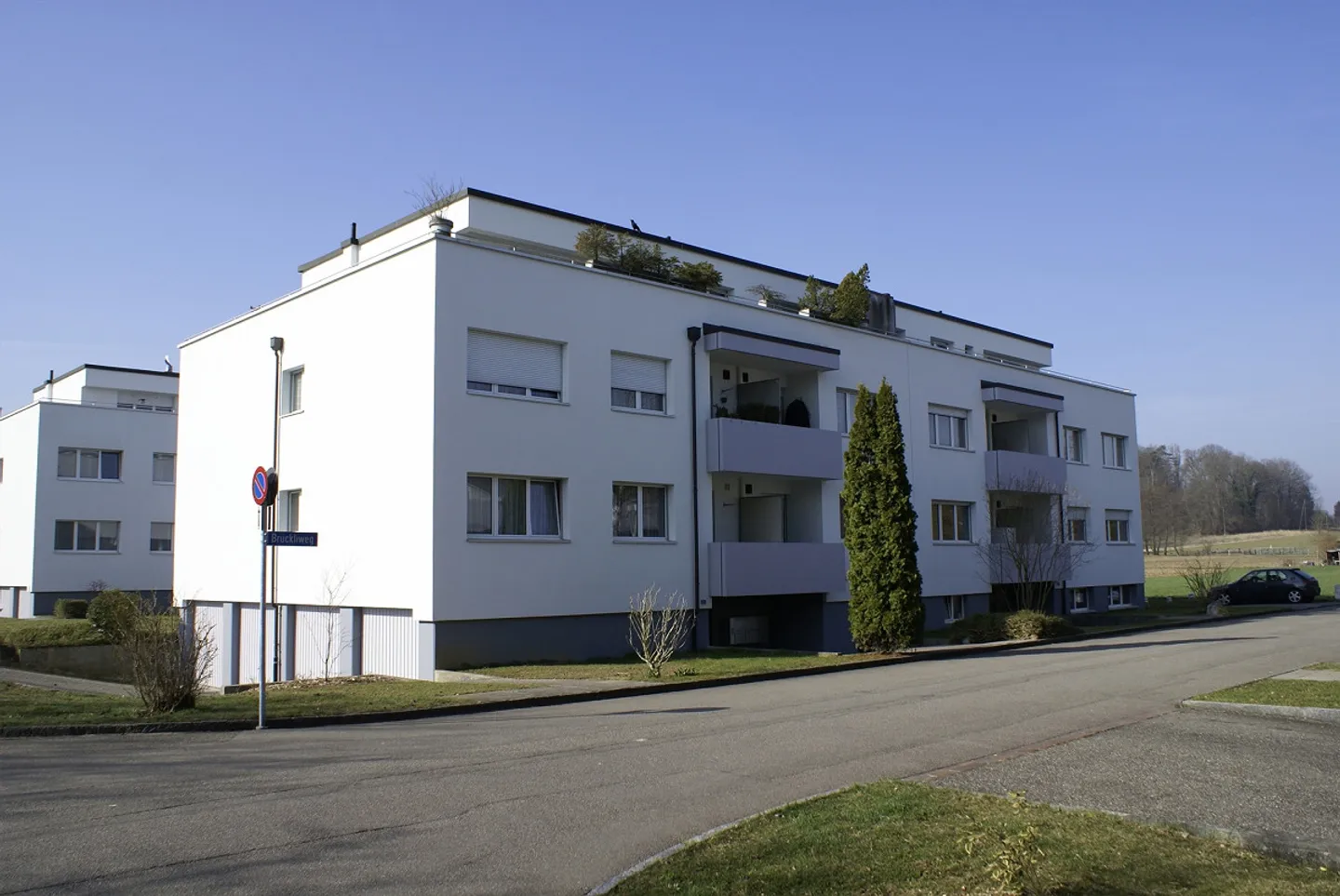 Bellissimo appartamento di 4 stanze in una posizione tranquilla e verde con 2 balconi - Foto 1 di 11