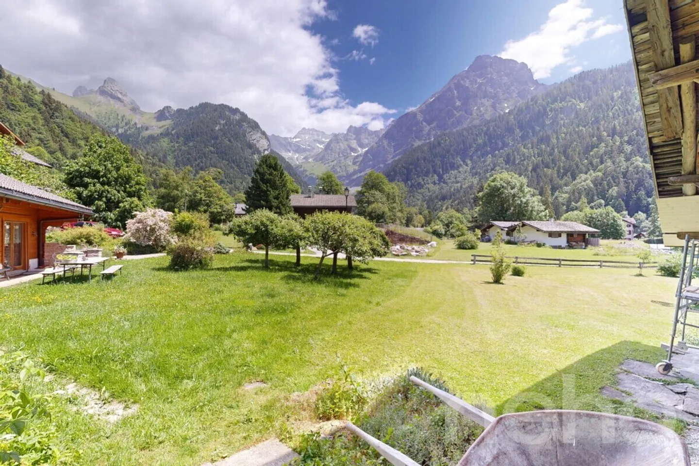 Chalet con carattere: giardino idilliaco e raro potenziale - Foto 11 di 13