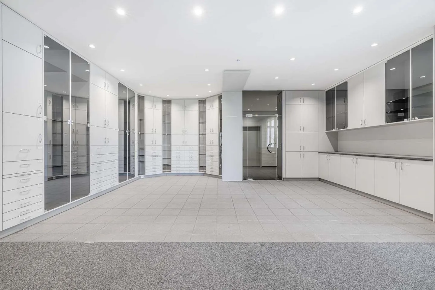 Space for Ideas: 47 m² Office Space in the Heart of Winkeln, St. Gallen - Photo 2 of 9