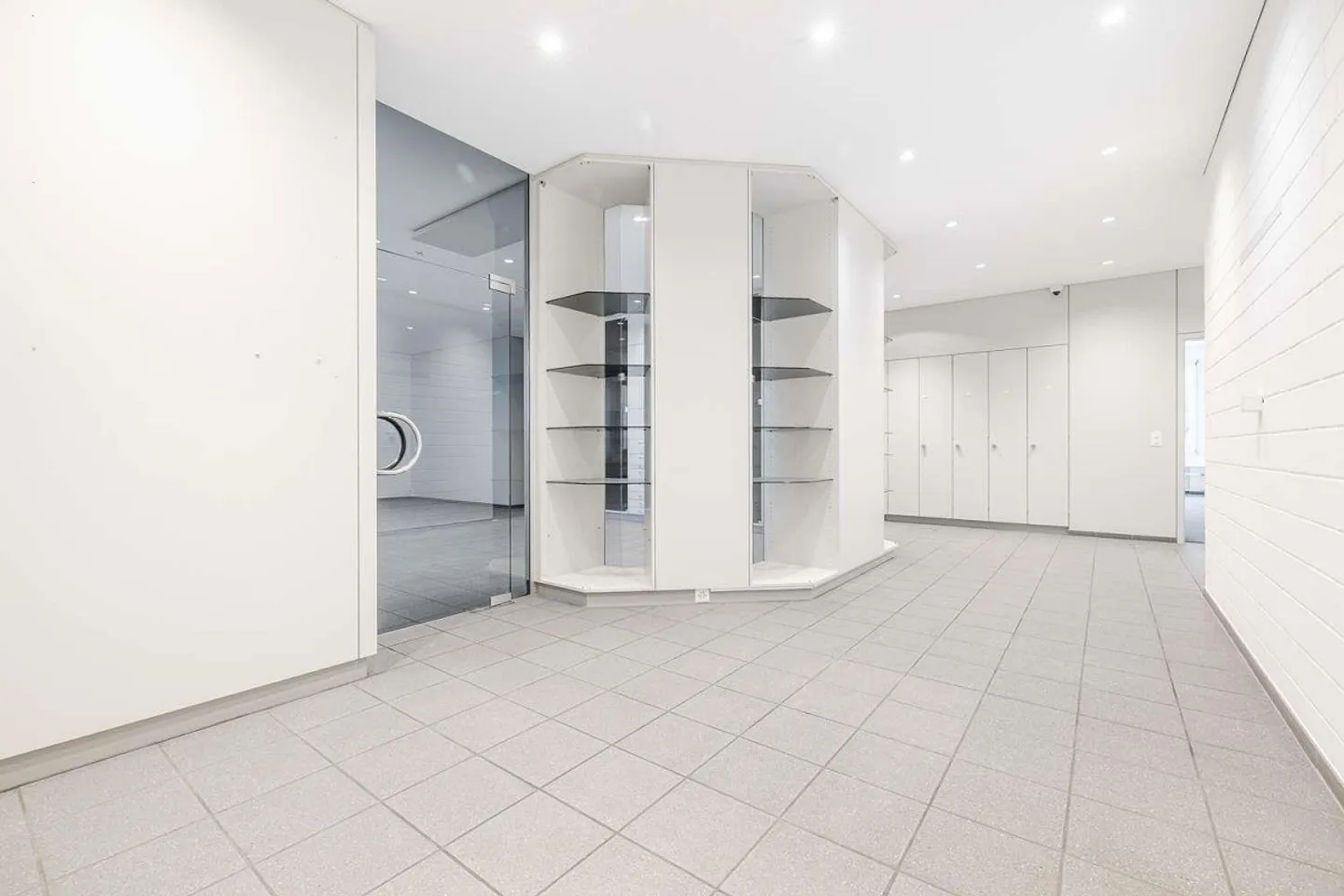 Space for Ideas: 47 m² Office Space in the Heart of Winkeln, St. Gallen - Photo 4 of 9
