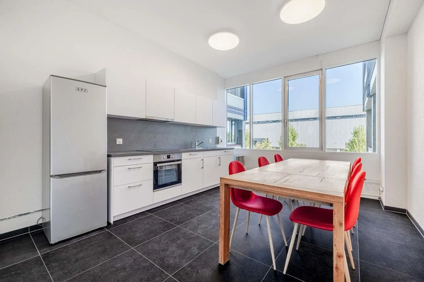 Space for Ideas: 47 m² Office Space in the Heart of Winkeln, St. Gallen - Photo 5 of 9