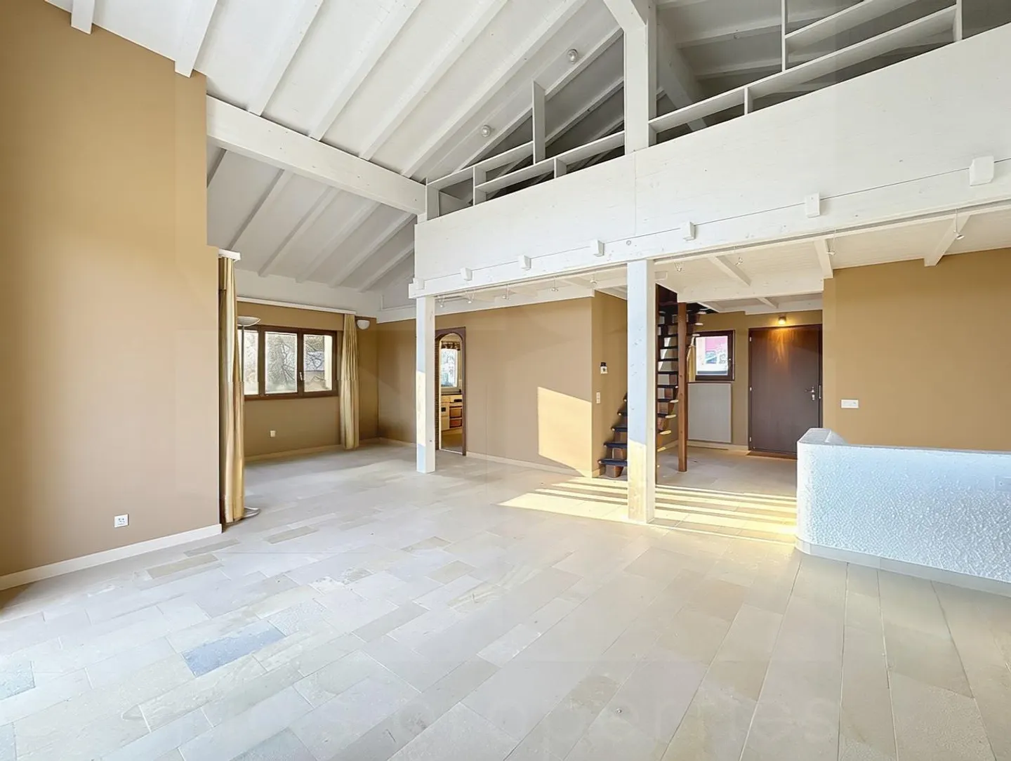 Chalet with Panoramic Views - Photo 2 of 3