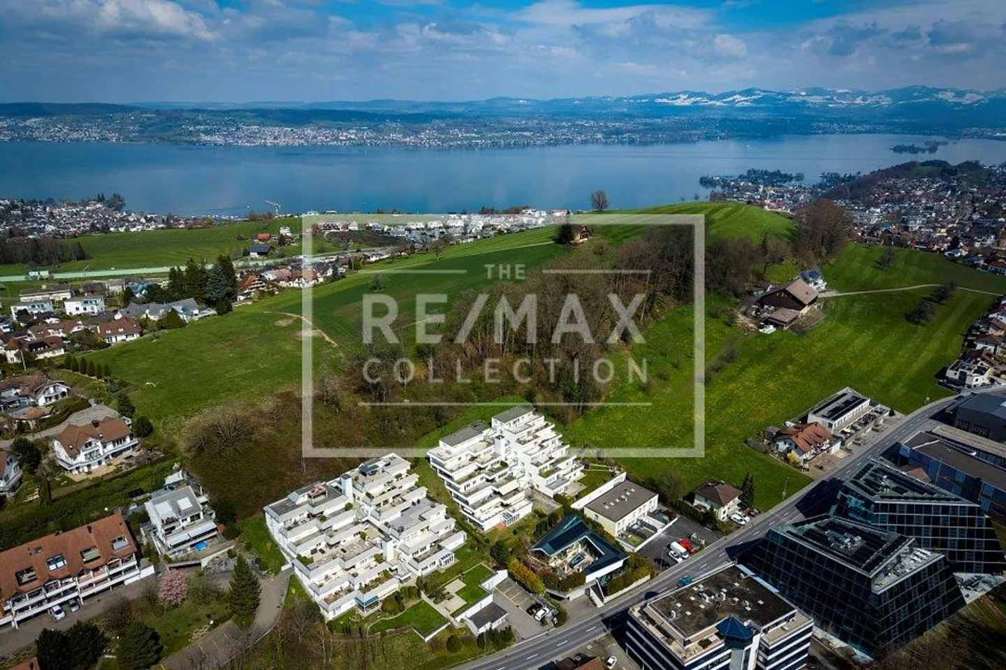 Stilvolle Terrassenwohnung in Wollerau - Foto 1 von 13