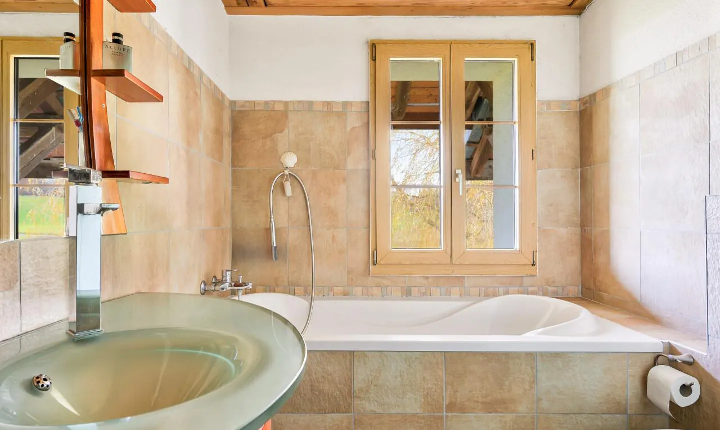 Charmantes Haus mit seltenem Potenzial und unverbautem Blick - Foto 10 von 11