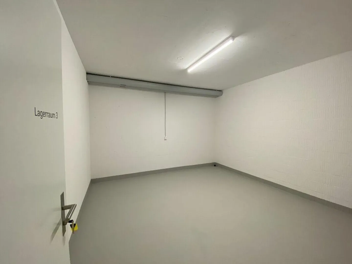 Storage room for rent - Photo 2 of 4