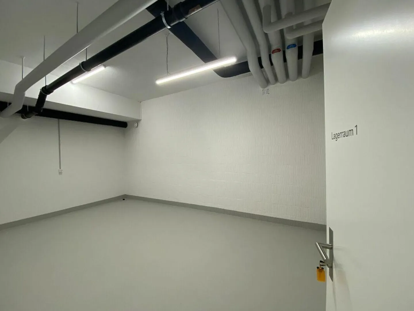 Storage room for rent - Photo 3 of 4