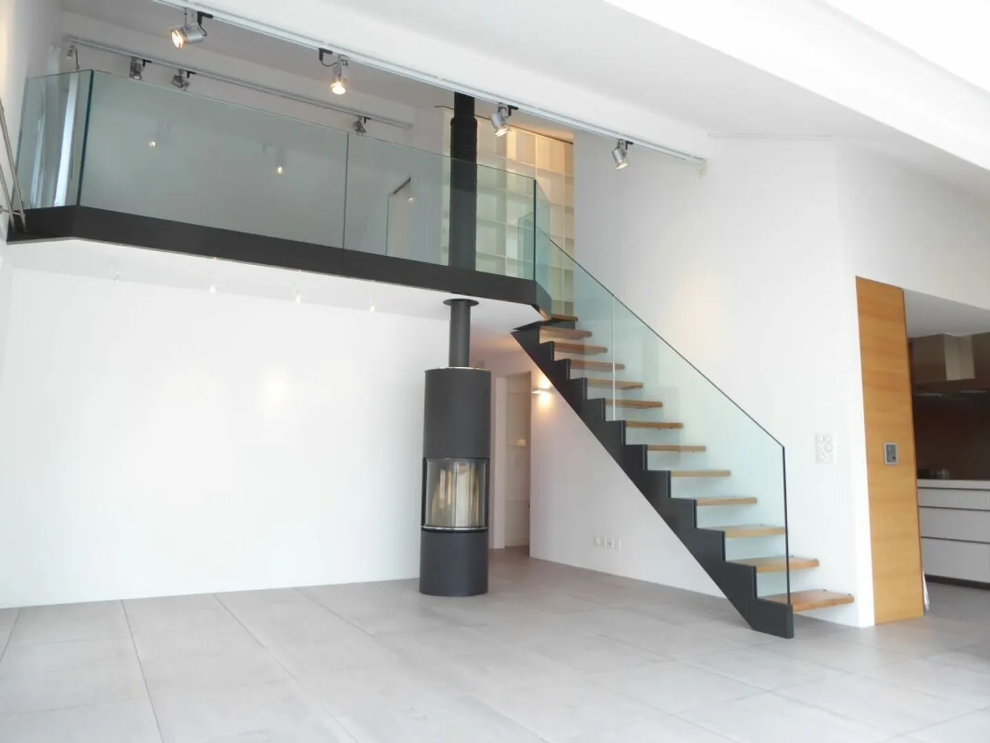 4-room maisonette apartment with two underground parking spaces - Photo 3 of 22