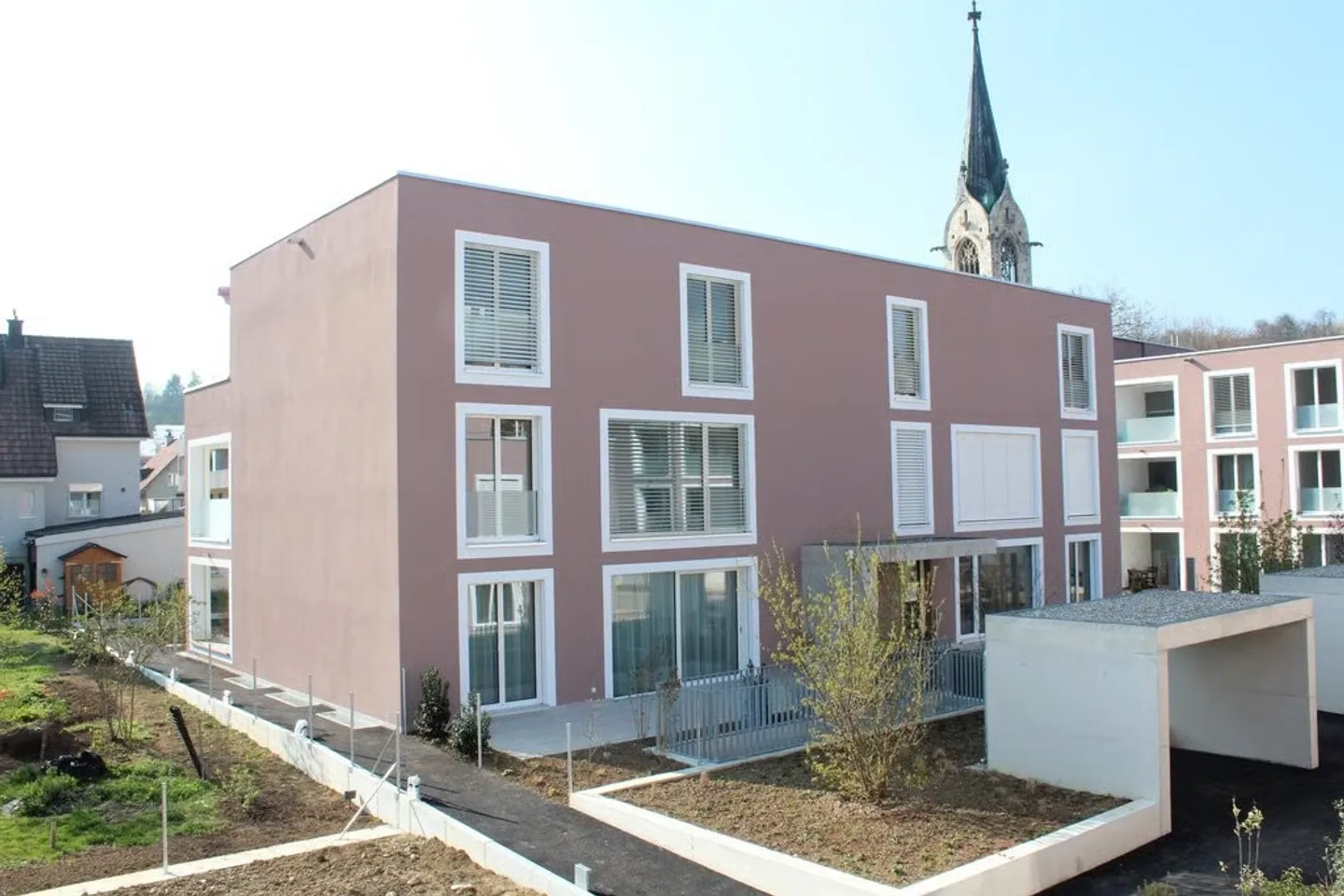 Lumineux et élégant avec un standard de construction de haute qualité - Photo 1 sur 7