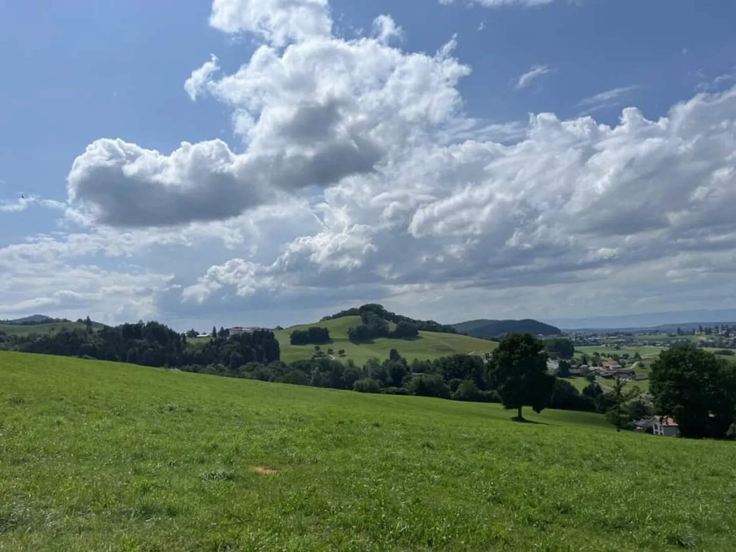 AVEC UNE VUE PANORAMIQUE, SANS VIS-A-VIS, AU CALME - Photo 2 sur 13