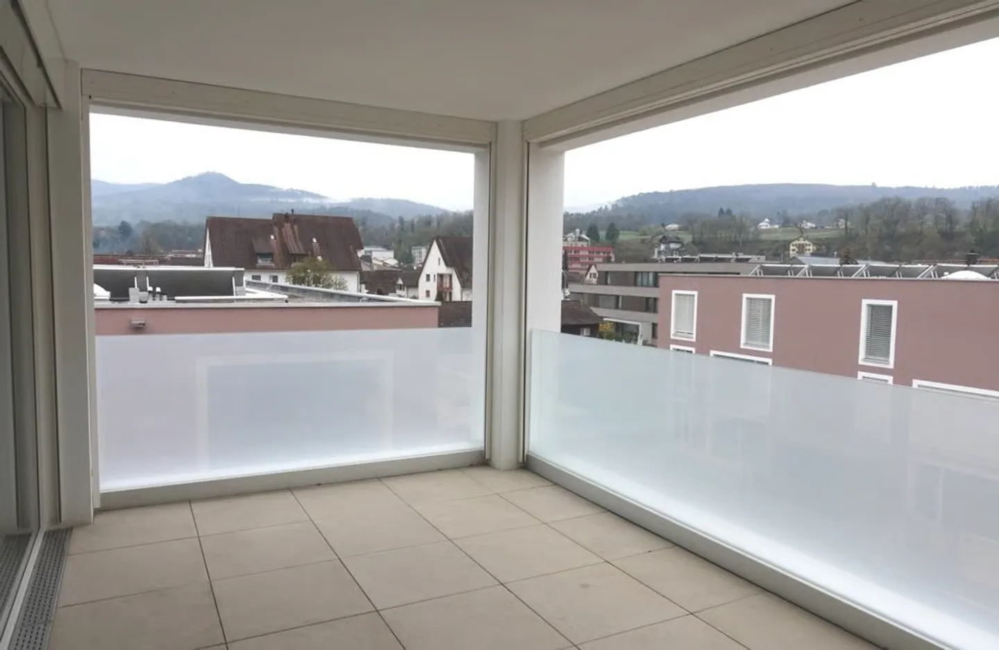 Lumineux et élégant avec un standard de construction de haute qualité - Photo 6 sur 7