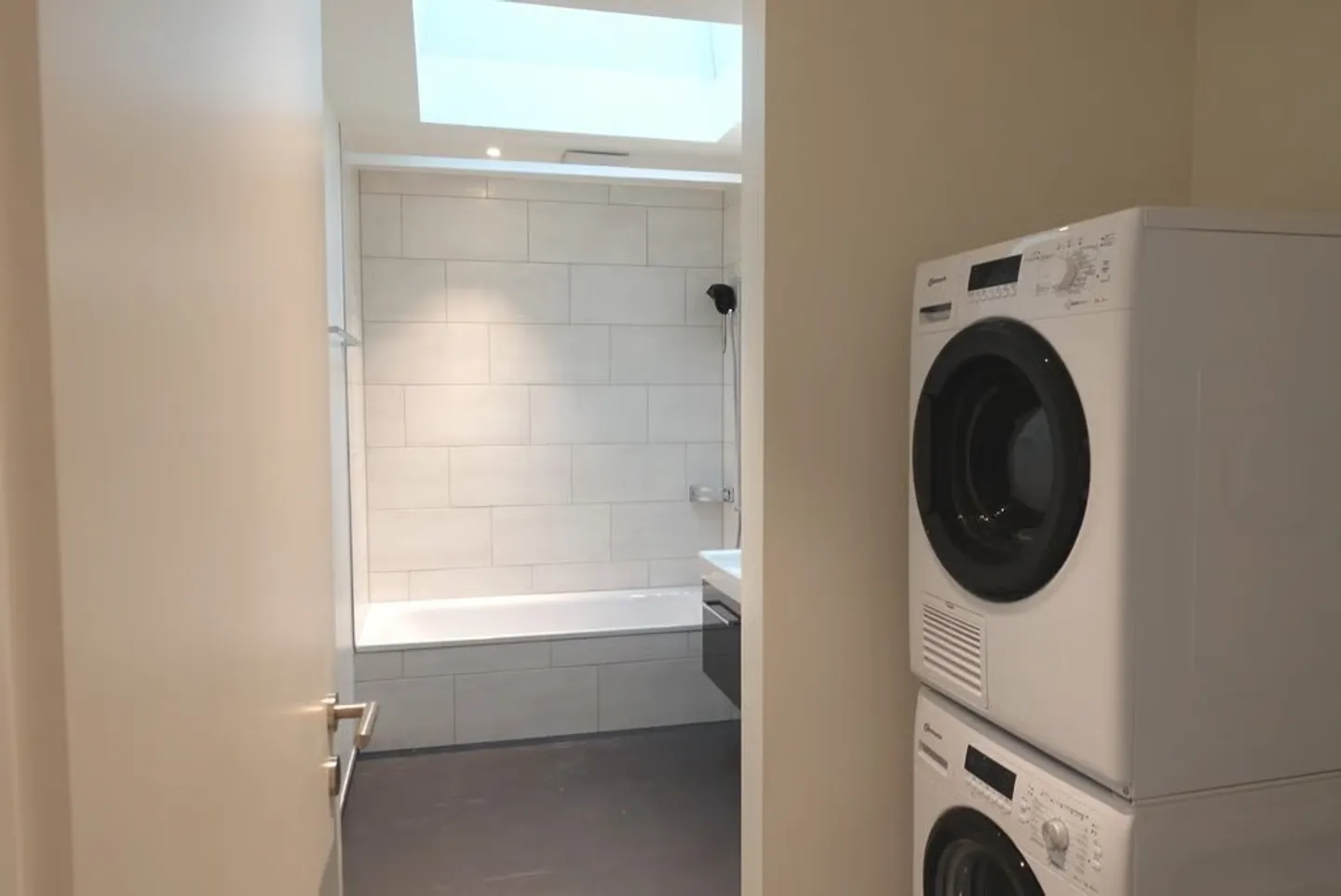 Lumineux et élégant avec un standard de construction de haute qualité - Photo 5 sur 7