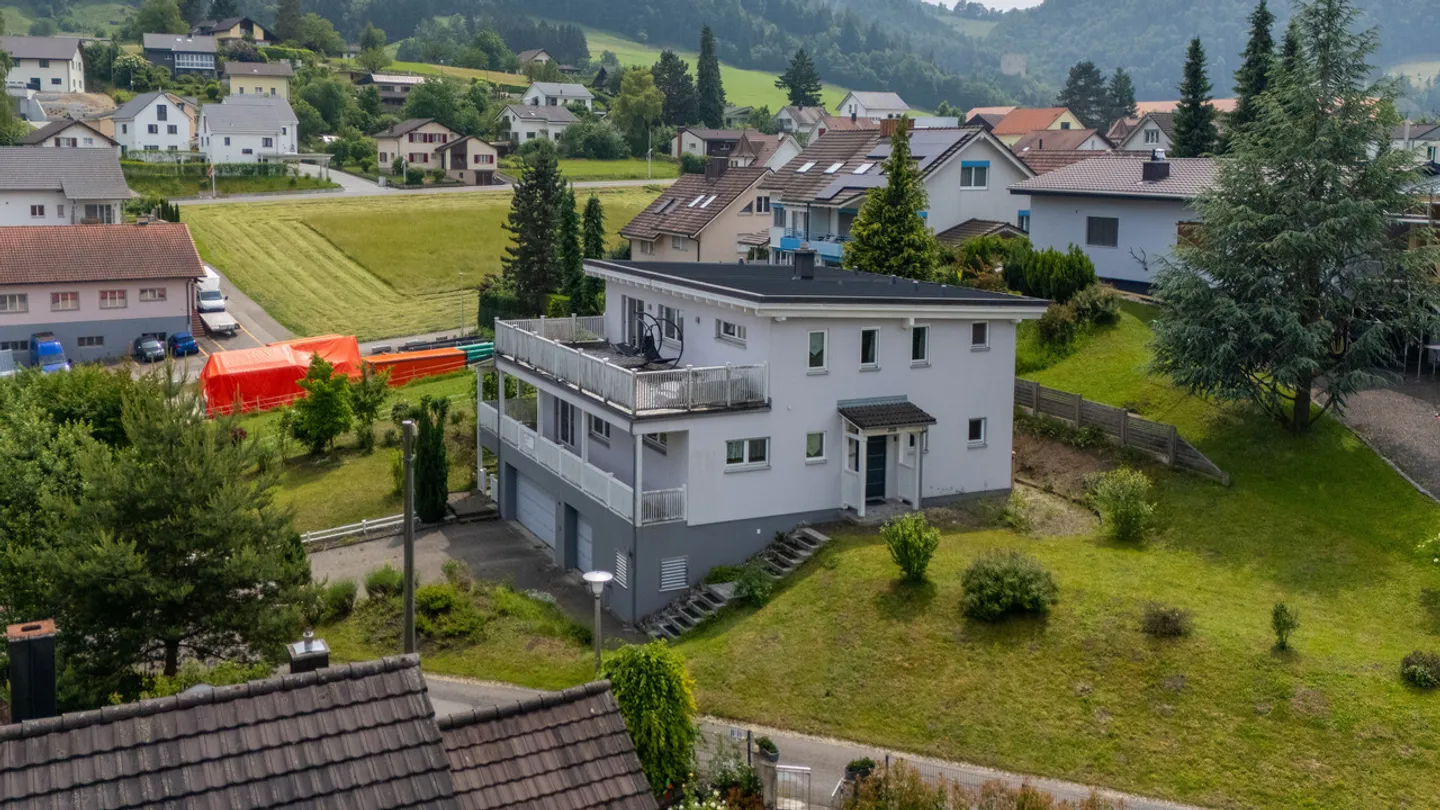 Casa unifamiliare indipendente di 5,5 stanze con stufa svedese - Foto 1 di 25
