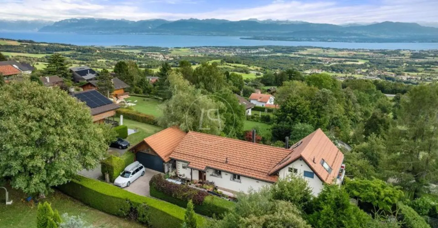 Charming property offering exceptional views in Arzier le Muids - Photo 1 of 13