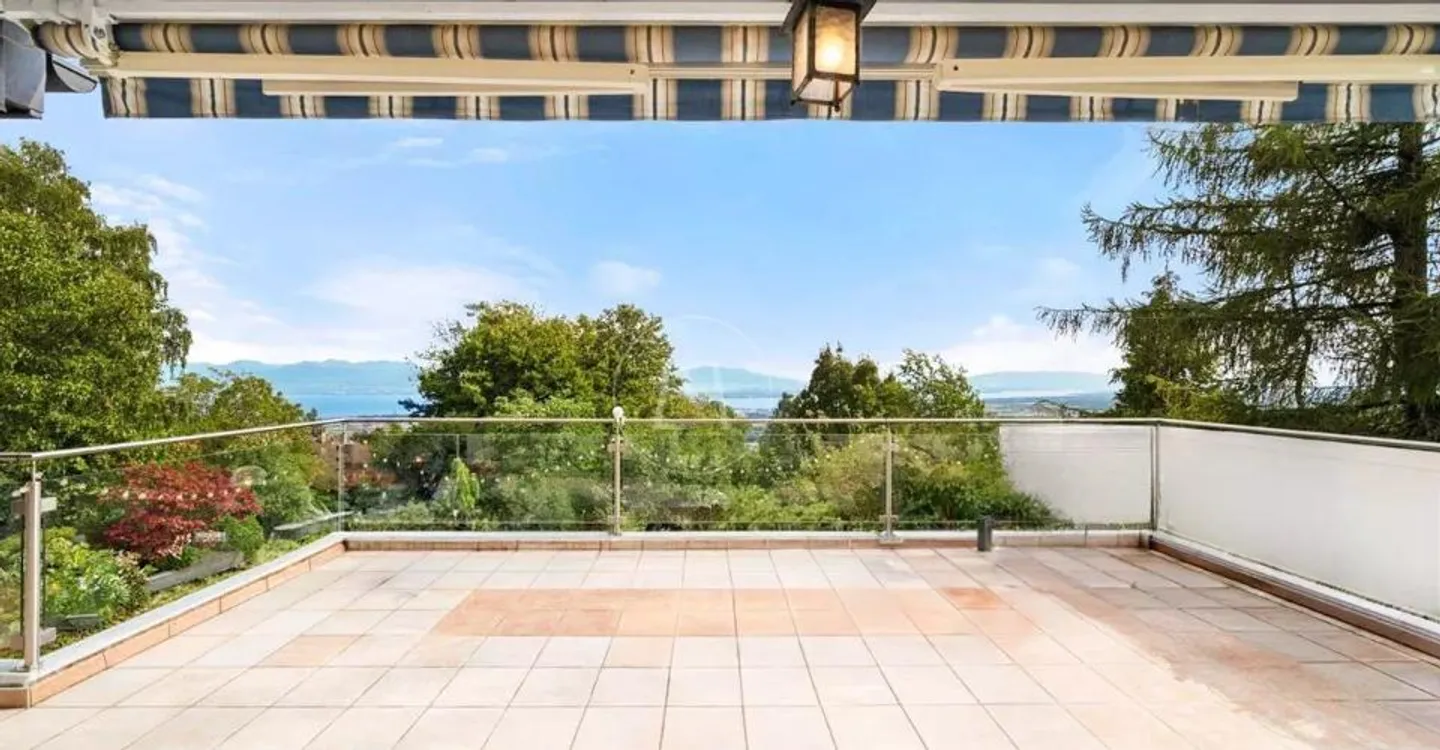 Charming property offering exceptional views in Arzier le Muids - Photo 8 of 13
