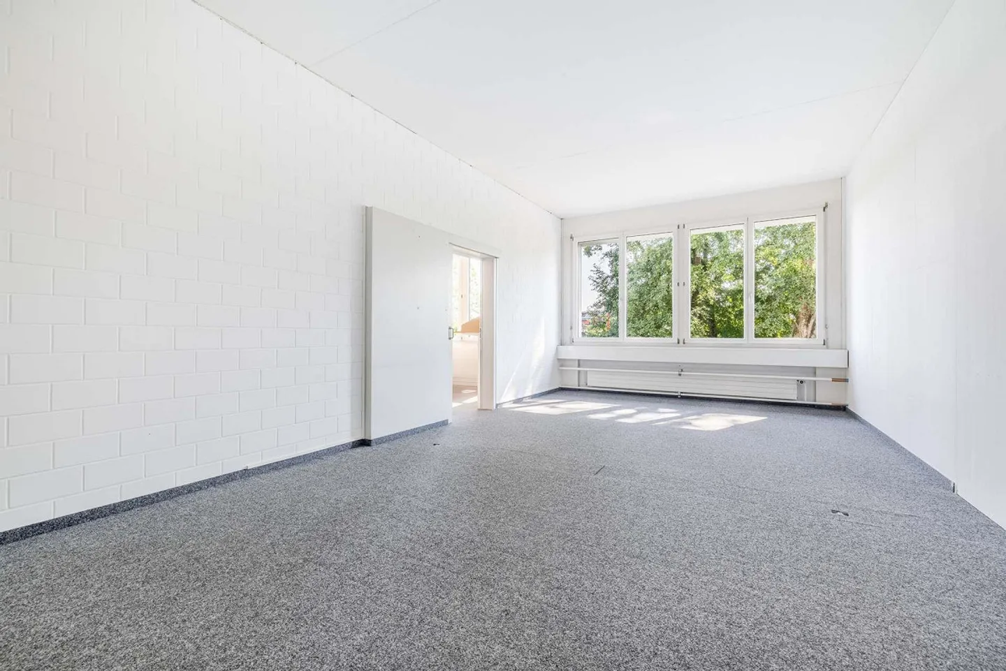 Spazio per idee: 30 m² di ufficio nel cuore di Winkeln, St. Gallen - Foto 2 di 8