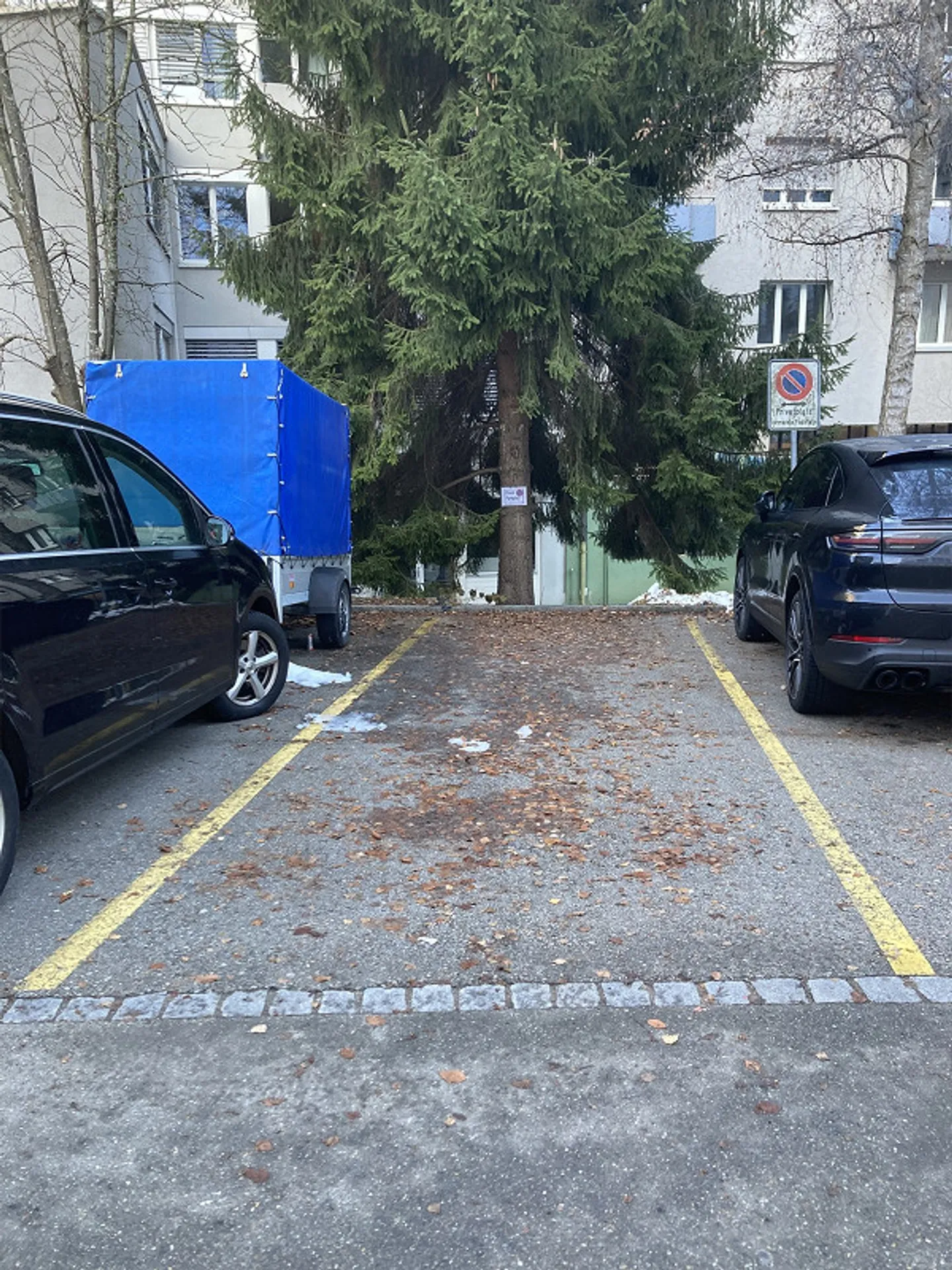 Doppel-Parkplatz in zentraler Lage - Foto 1 von 1