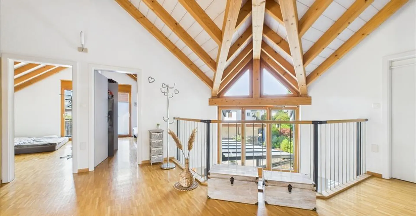 Price drop! Modern villa with large garden and bright spaces. - Photo 9 of 13