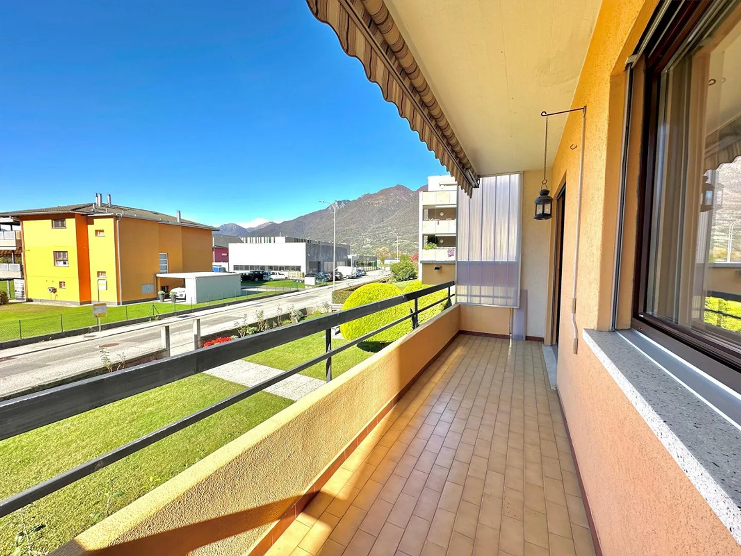 SPACIOUS 3.5 ROOM APARTMENT WITH 2 TERRACES AND GARAGE IN SANT'ANTONINO - Photo 2 of 11