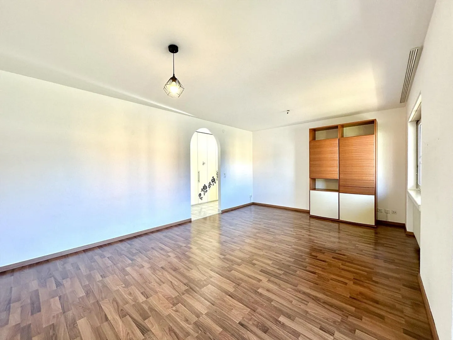 SPACIOUS 3.5 ROOM APARTMENT WITH 2 TERRACES AND GARAGE IN SANT'ANTONINO - Photo 4 of 11