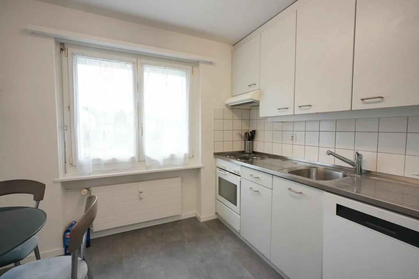 Preisgünstig, naturnah Wohnen: Teilrenovierte 4-Zimmer-Wohnung - Foto 2 von 8