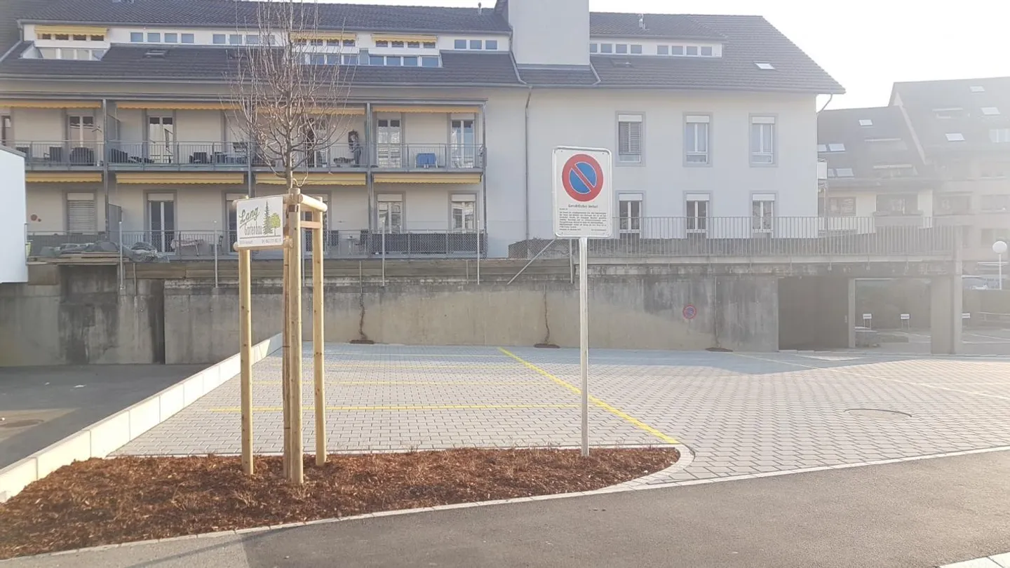 Central parking space for rent - Photo 2 of 2