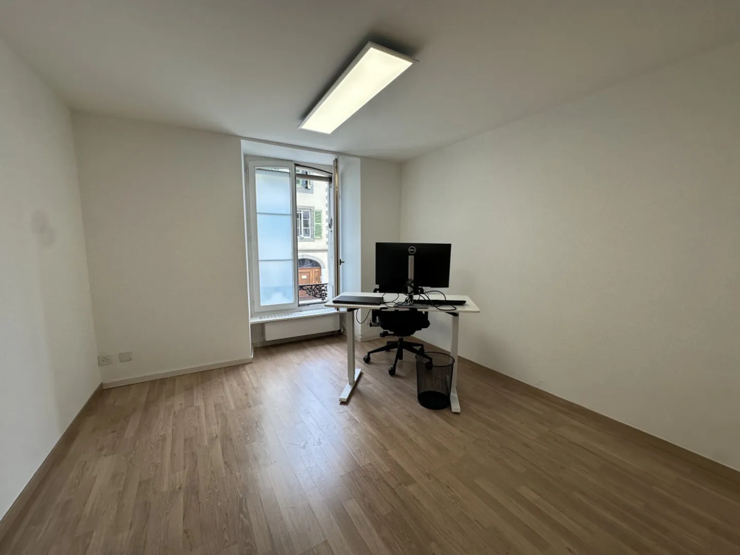 Beautiful, bright office, well located - Photo 6 of 7