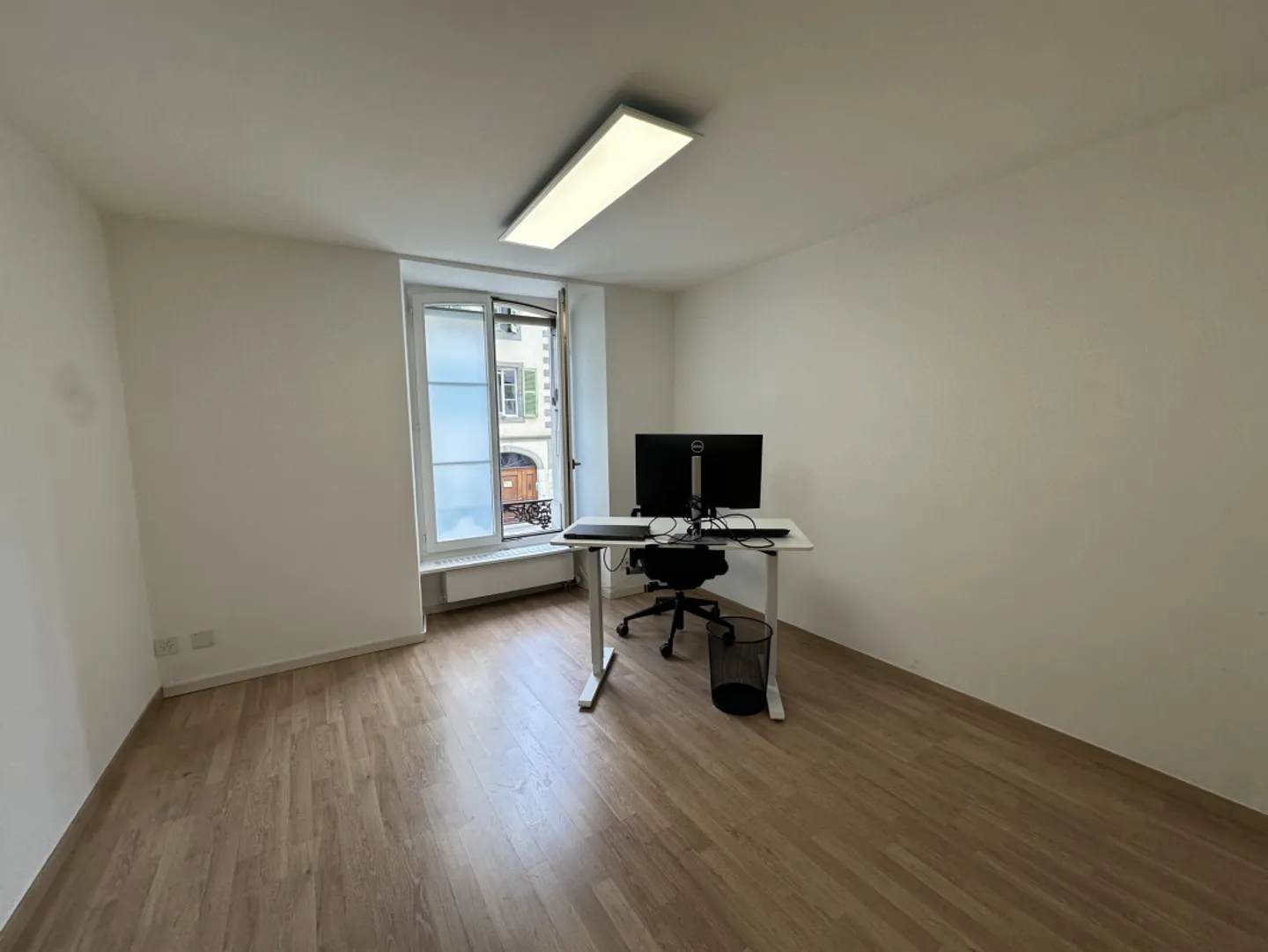 Beautiful, bright office, well located - Photo 3 of 7
