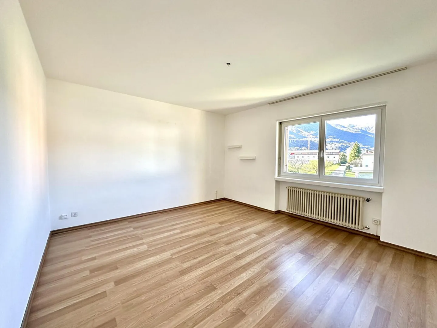 SPACIOUS 3.5 ROOM APARTMENT WITH 2 TERRACES AND GARAGE IN SANT'ANTONINO - Photo 9 of 11