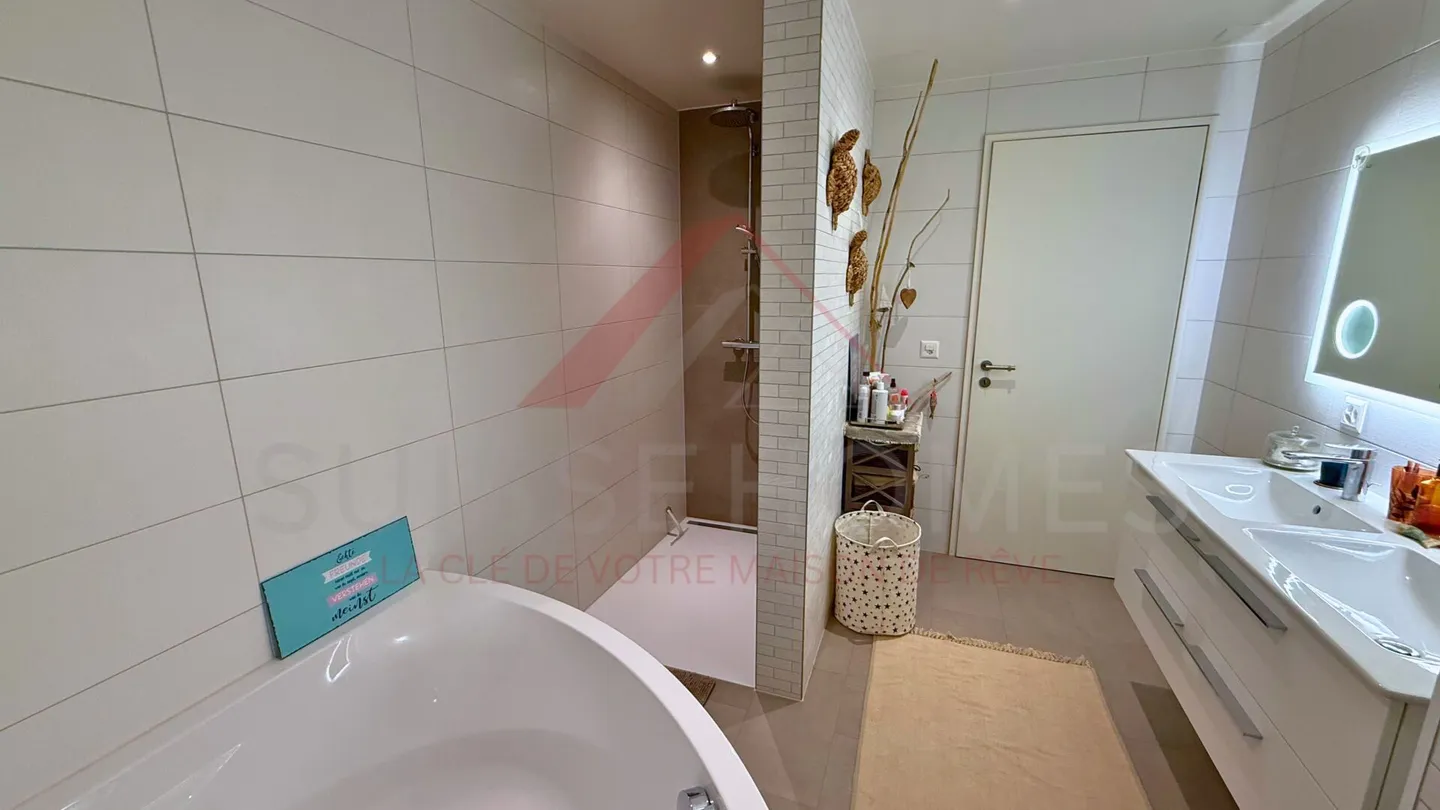 Superbe villa contiguë de 6.5 pièces - design contemporain, confort absolu et situation proche du lac - Photo 9 sur 14