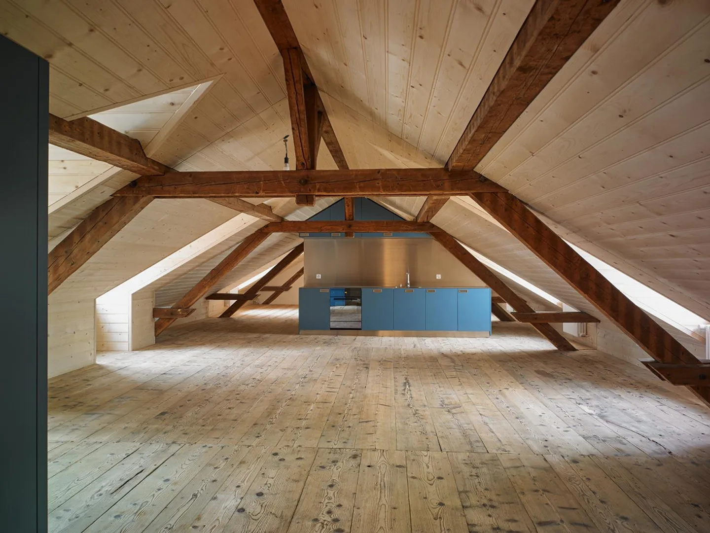 Appartement penthouse unique avec charme au centre de Zug - Photo 2 sur 5