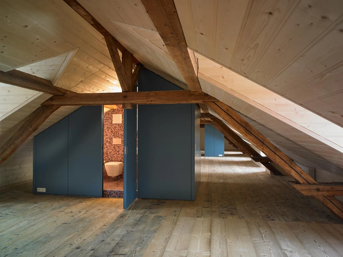 Appartement penthouse unique avec charme au centre de Zug - Photo 3 sur 5