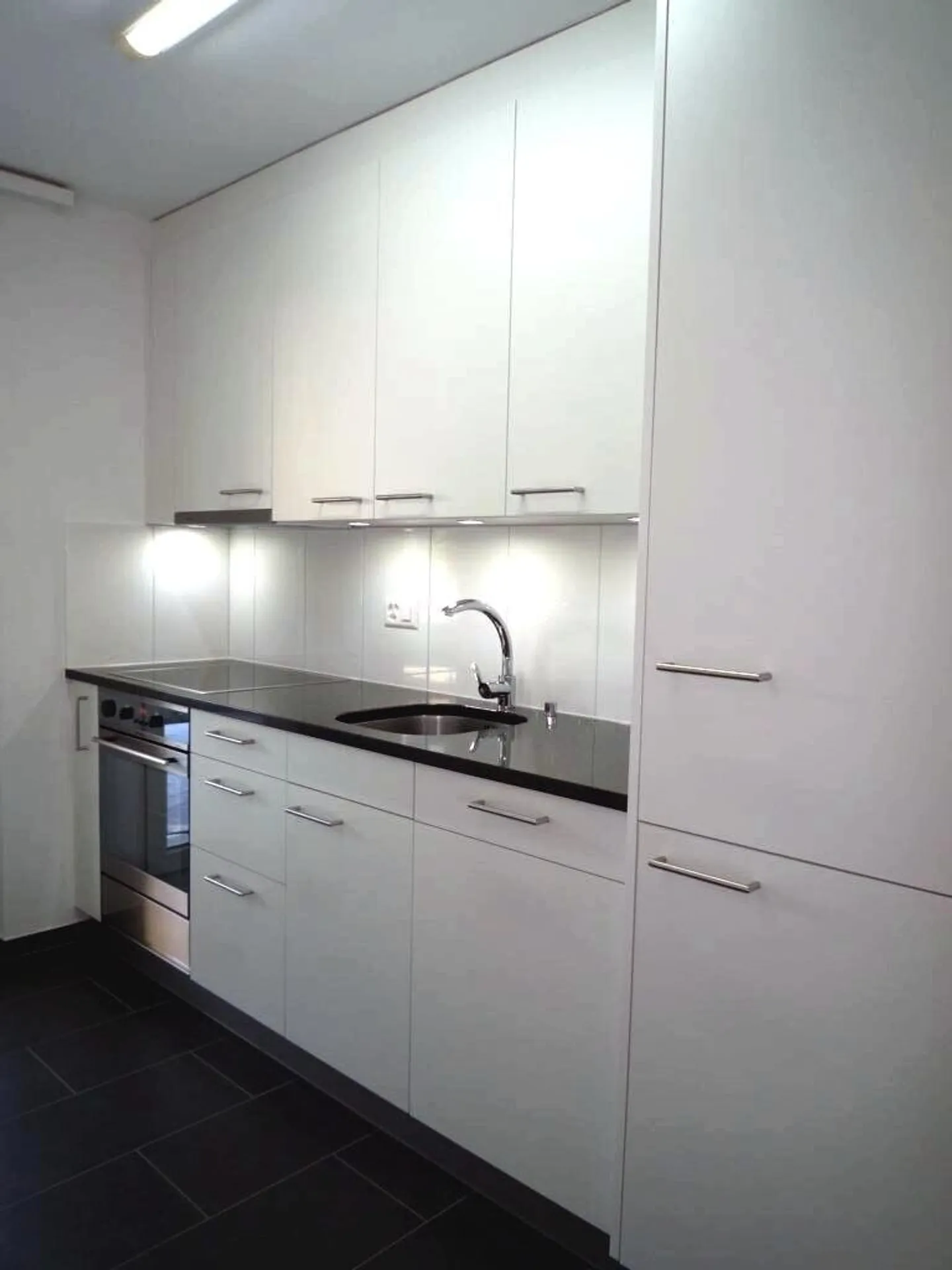 Moderne 3.5-ZW à 68 m² im 1. OG - Foto 2 von 11