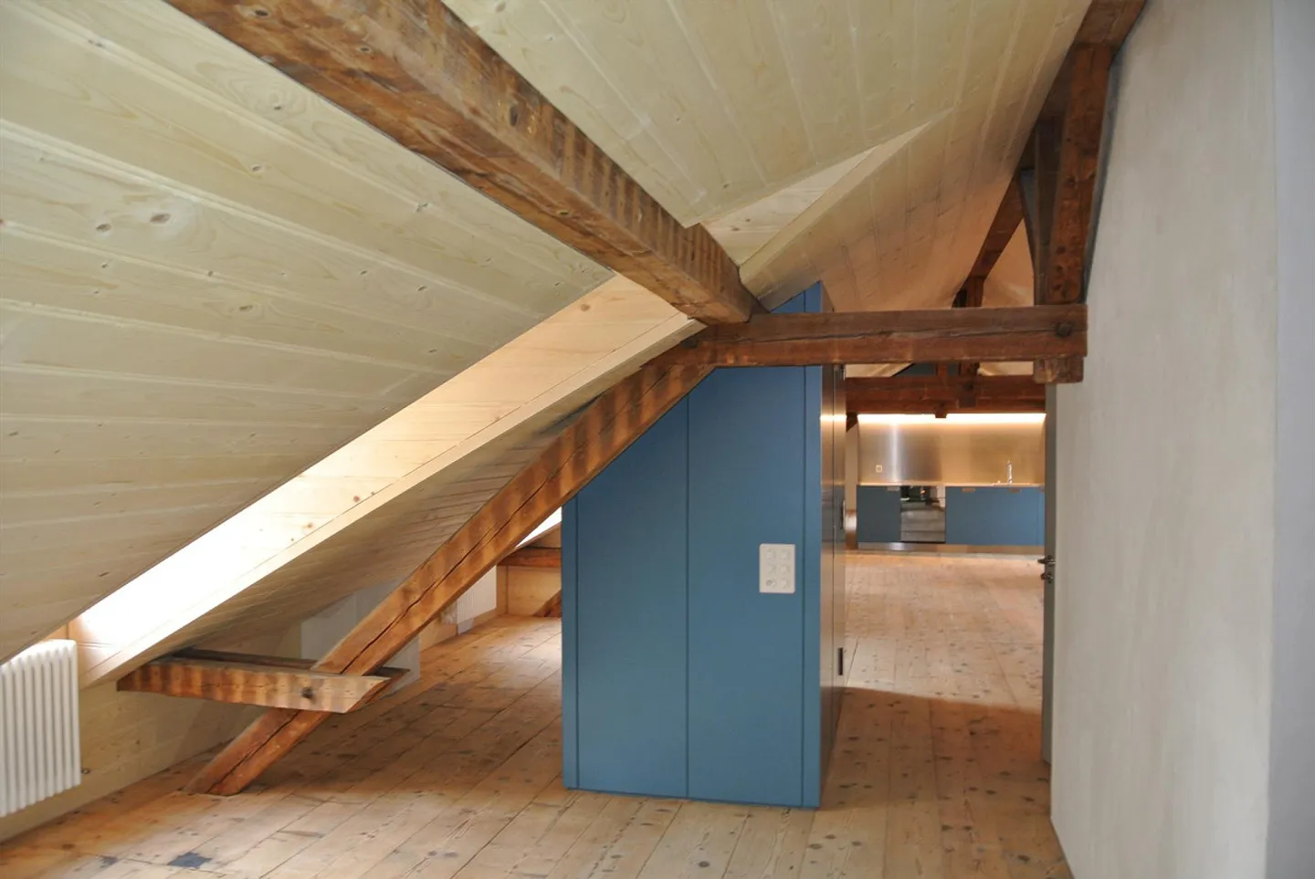 Appartement penthouse unique avec charme au centre de Zug - Photo 4 sur 5