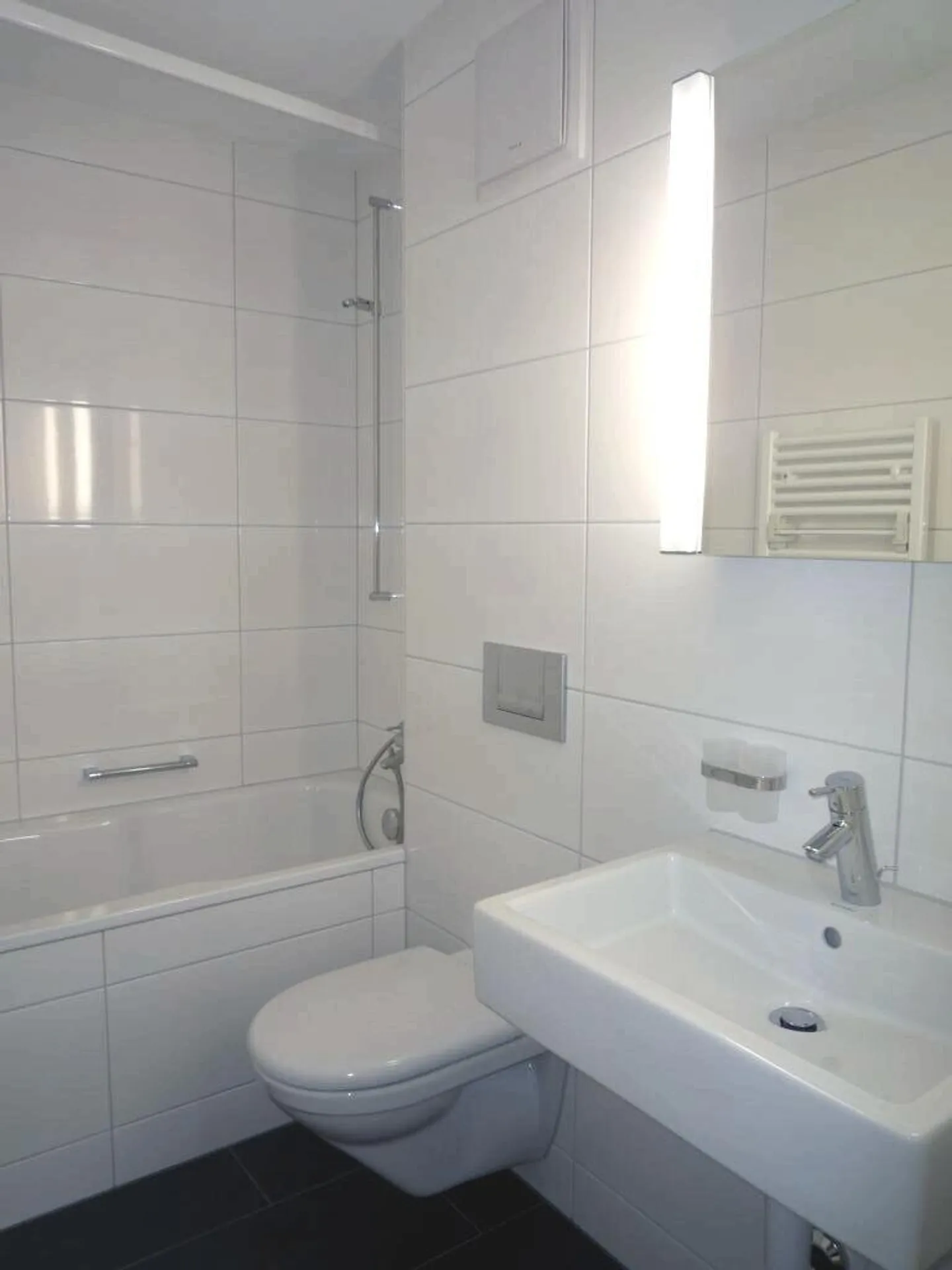 Moderne 3.5-ZW à 68 m² im 1. OG - Foto 4 von 11