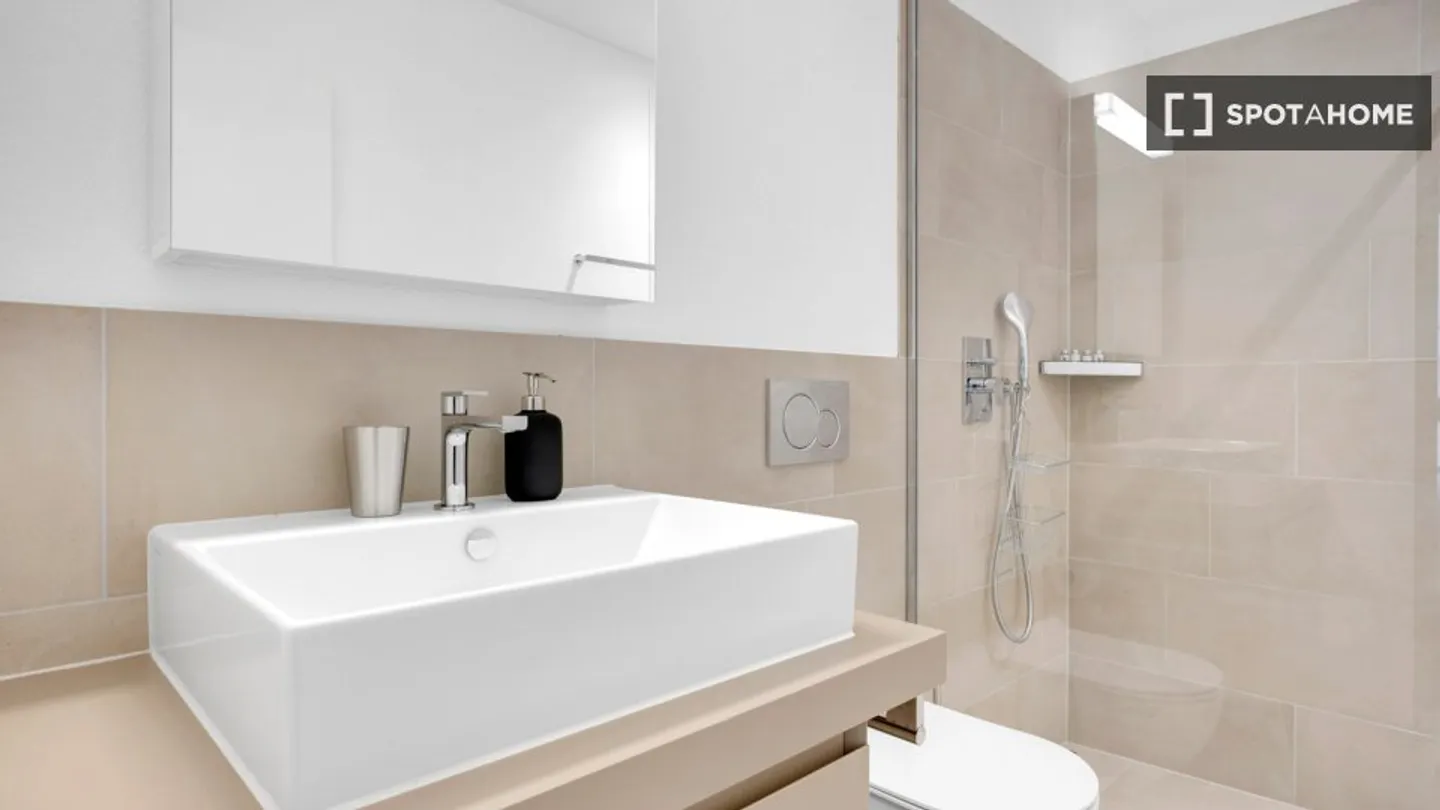 Discover, visit, and rent your new home online with complete confidence. - Photo 17 of 18