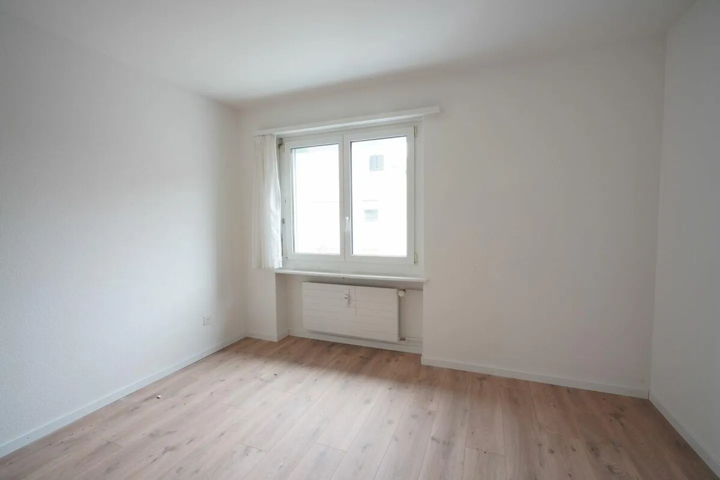 Preisgünstig, naturnah Wohnen: Teilrenovierte 4-Zimmer-Wohnung - Foto 4 von 8