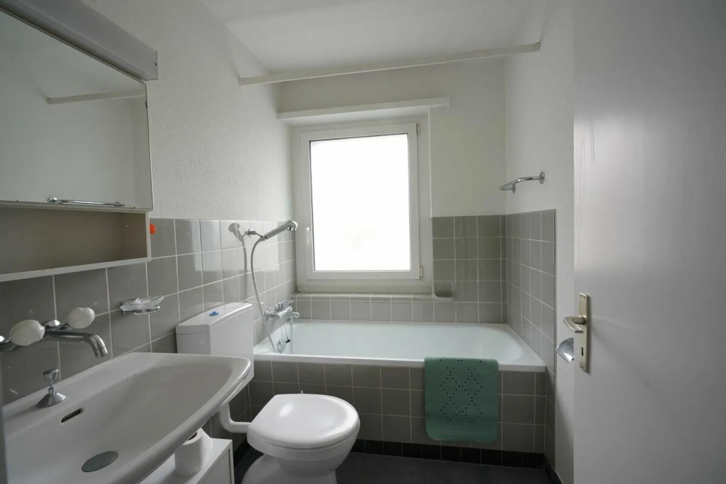 Preisgünstig, naturnah Wohnen: Teilrenovierte 4-Zimmer-Wohnung - Foto 5 von 8