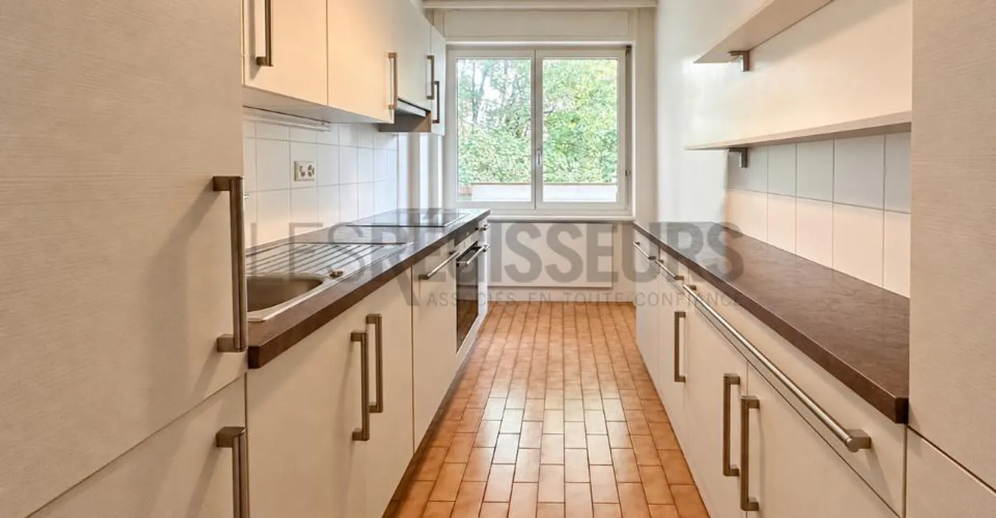 Appartement Charmant avec Grand Balcon - Photo 3 sur 5