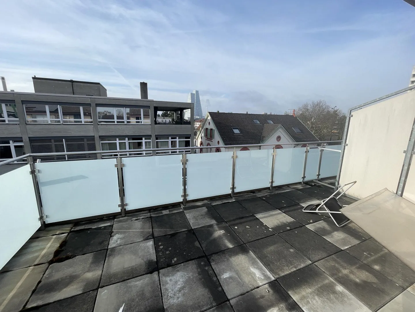 6.5-Room Semi-Detached Single-Family House with Garage in Birsfelden/BL - Photo 11 of 13