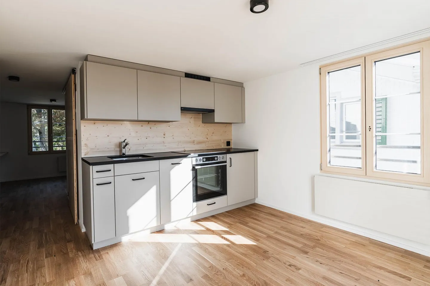 Appartement attrayant de 1,5 pièce avec balcon dans un emplacement central - Photo 2 sur 7