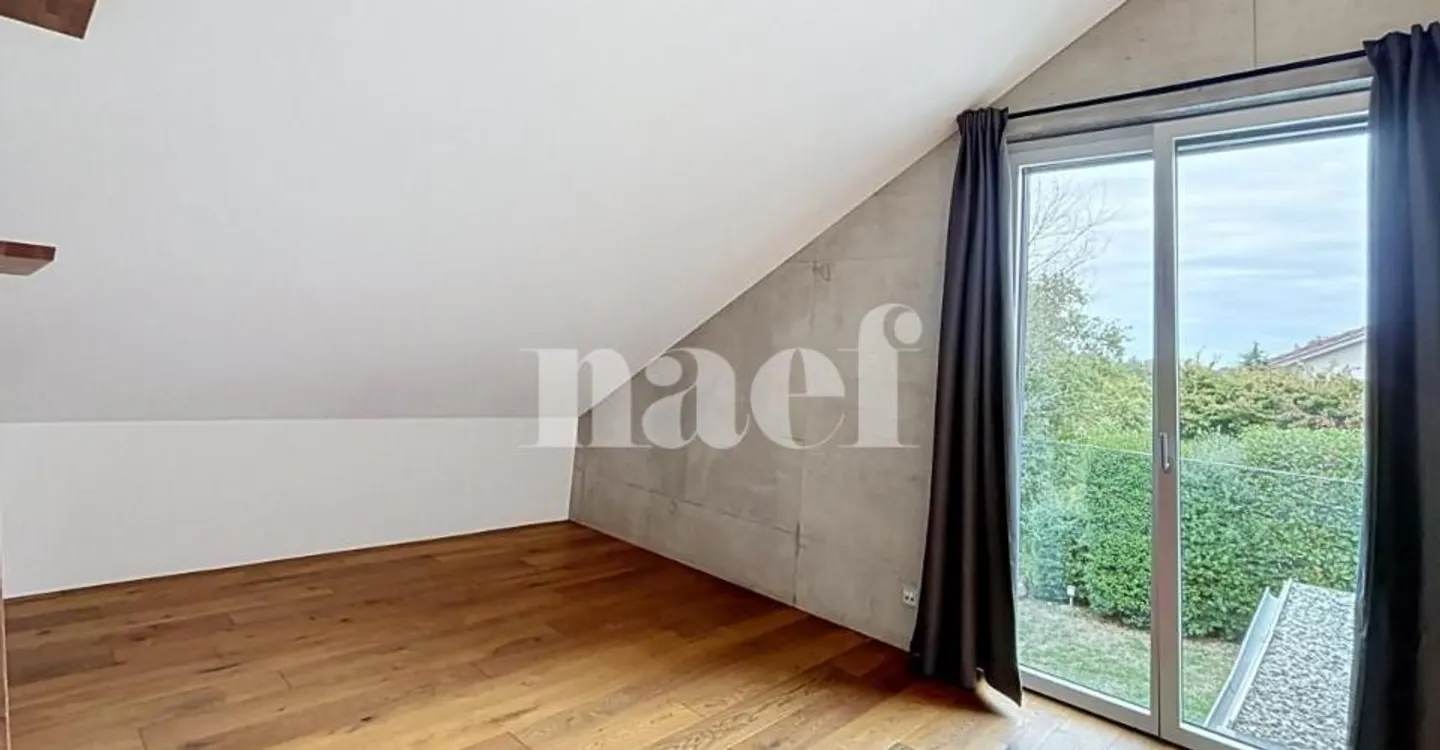 Appartement Contemporain avec Vue sur le Lac - Photo 4 sur 11