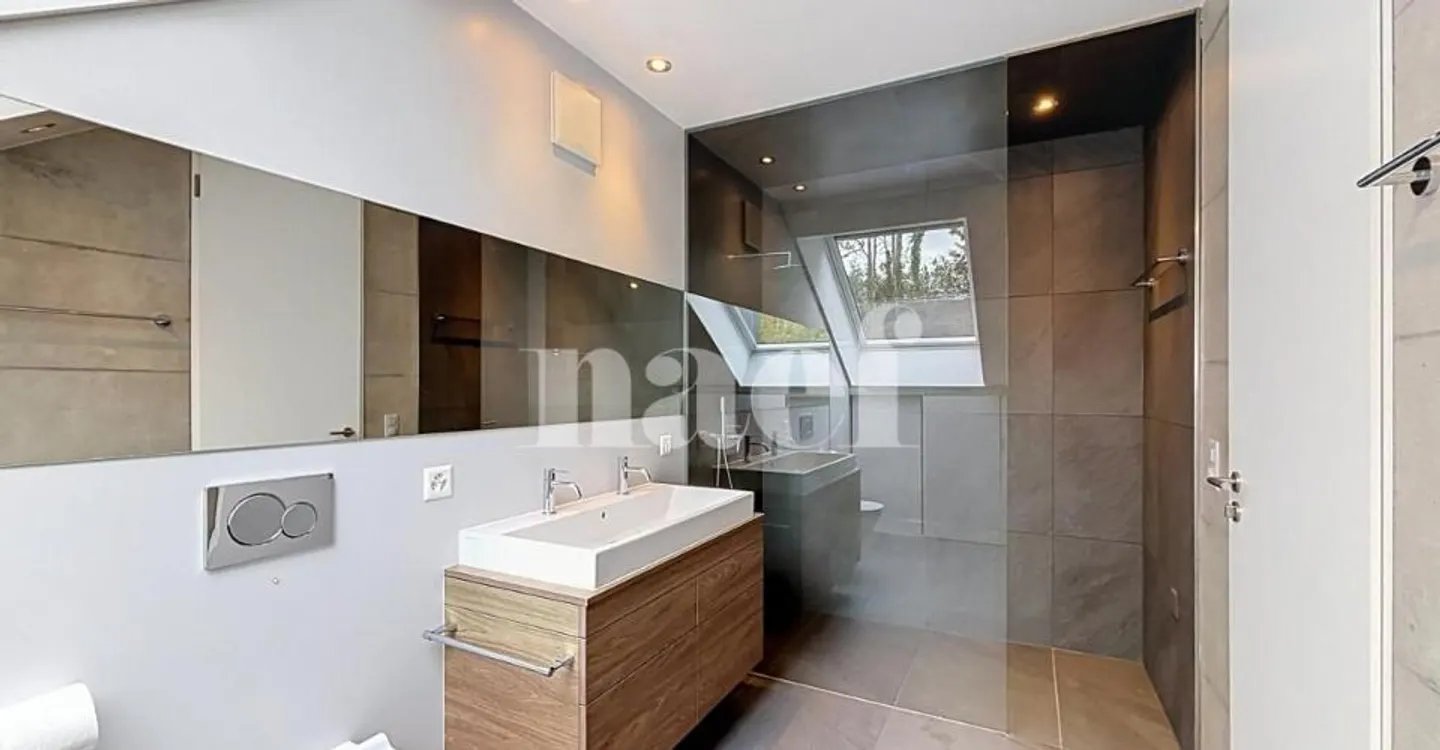 Appartement Contemporain avec Vue sur le Lac - Photo 8 sur 11