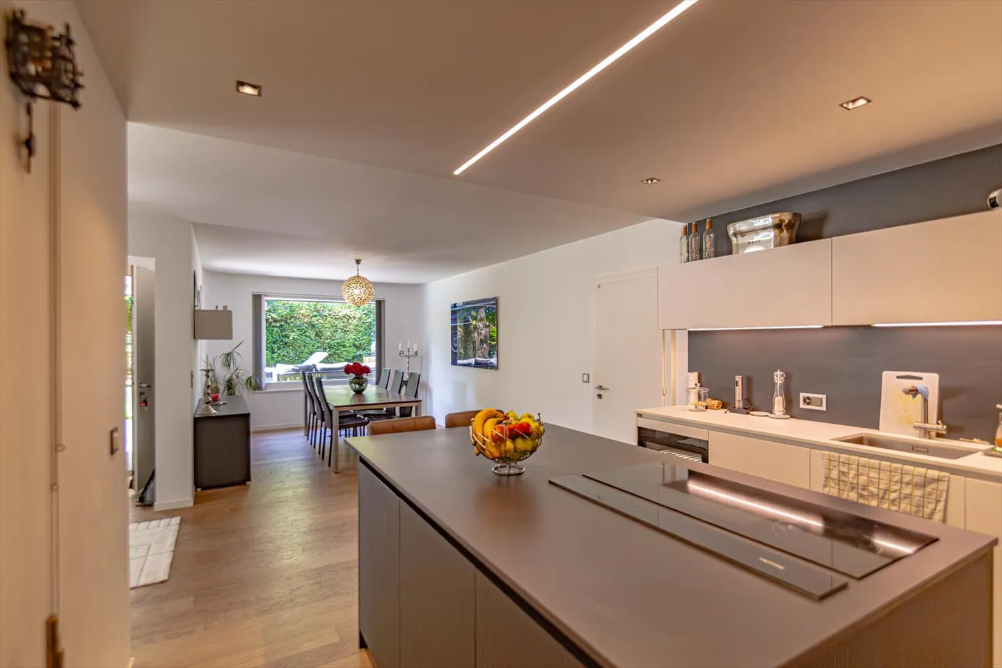 Magnifica villa indipendente di 9 stanze con studio indipendente a Corsier GE - Foto 9 di 17