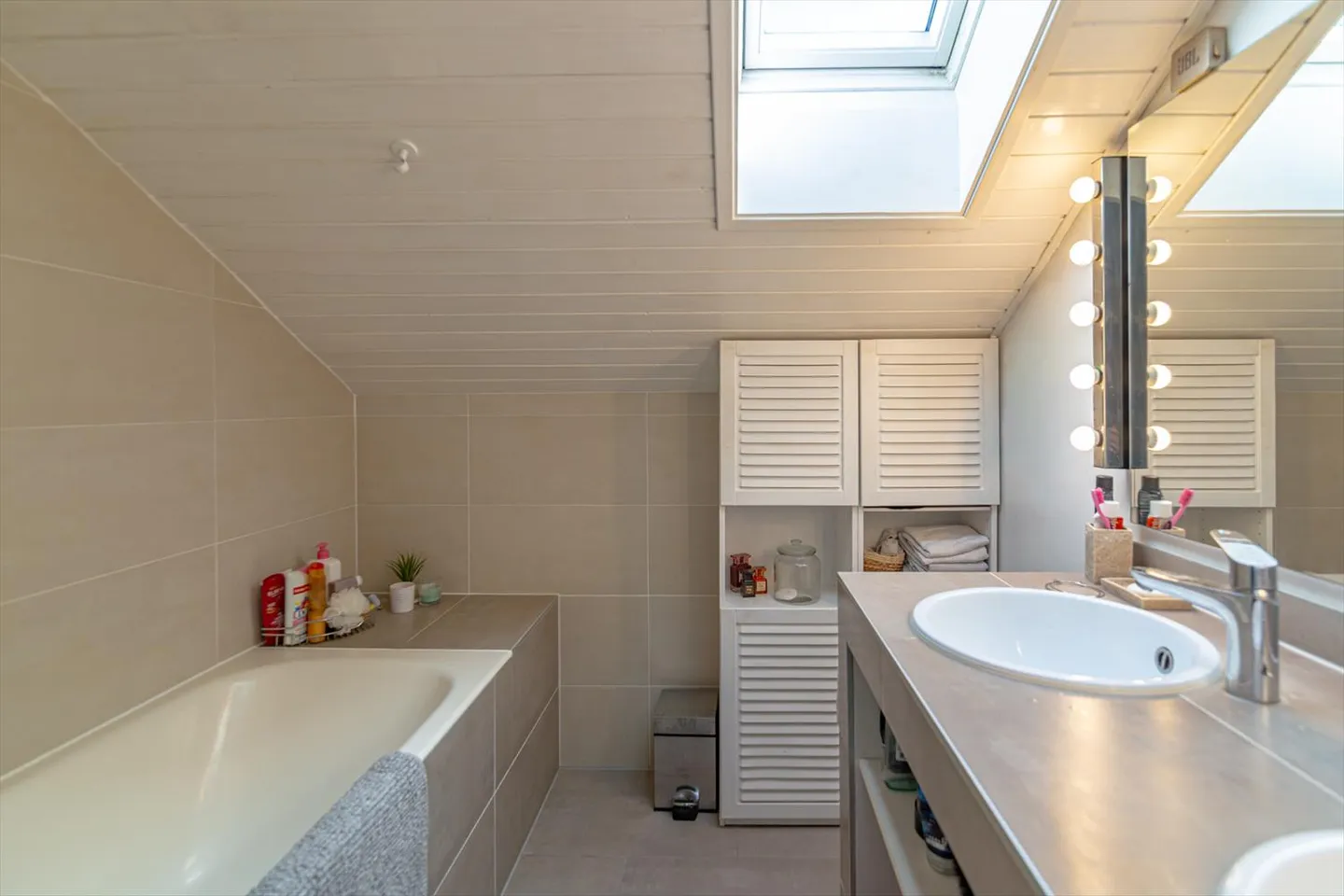 Magnifica villa indipendente di 9 stanze con studio indipendente a Corsier GE - Foto 15 di 17