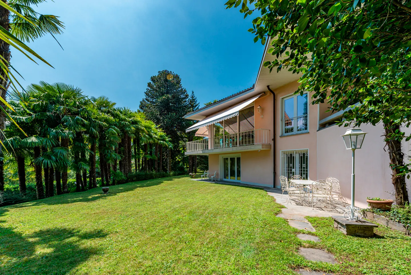 Charmante Villa mit Gästehaus - Foto 1 von 15