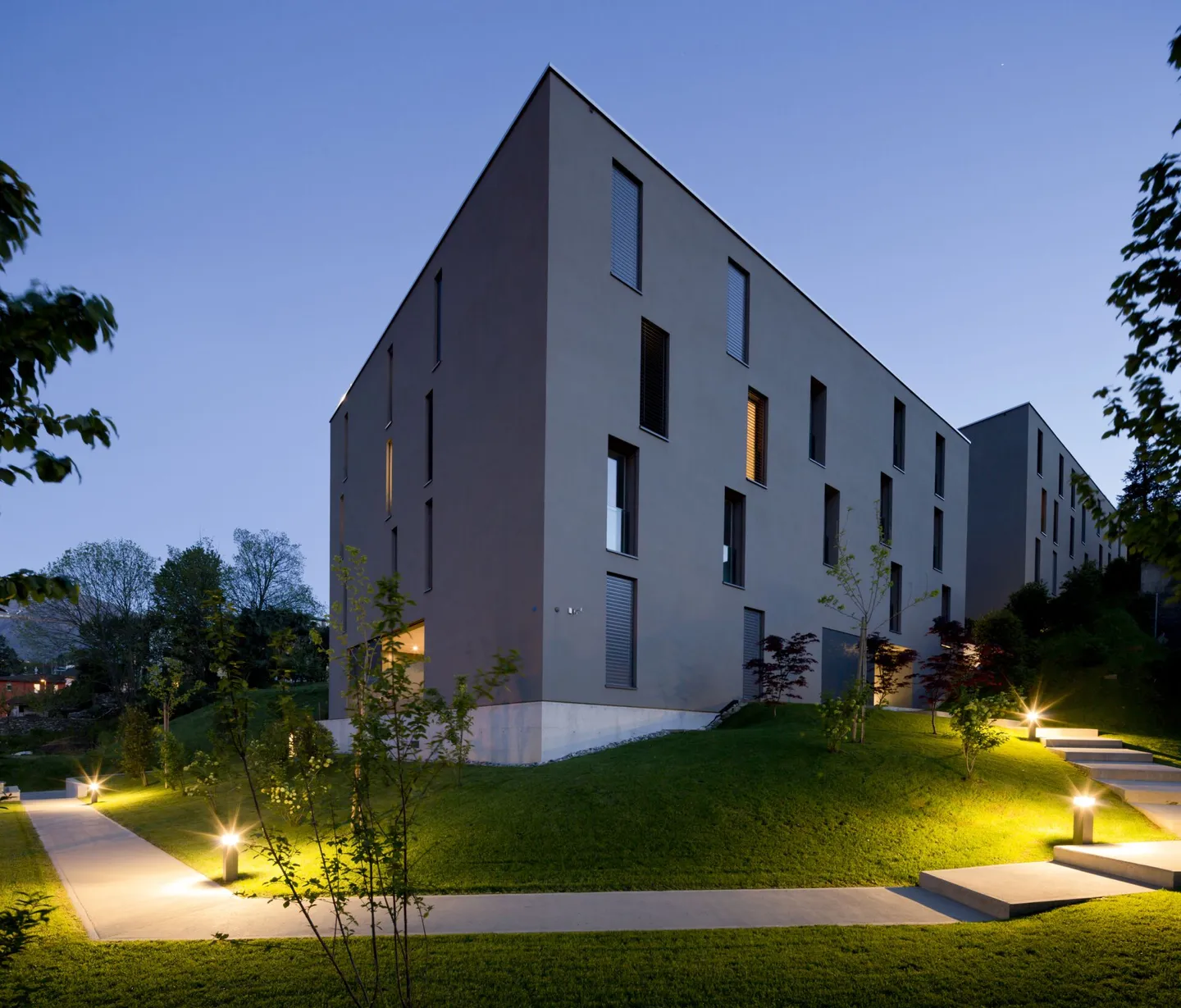 LOSONE - Appartamento in affitto con posto auto nel garage sotterraneo - Foto 1 di 3