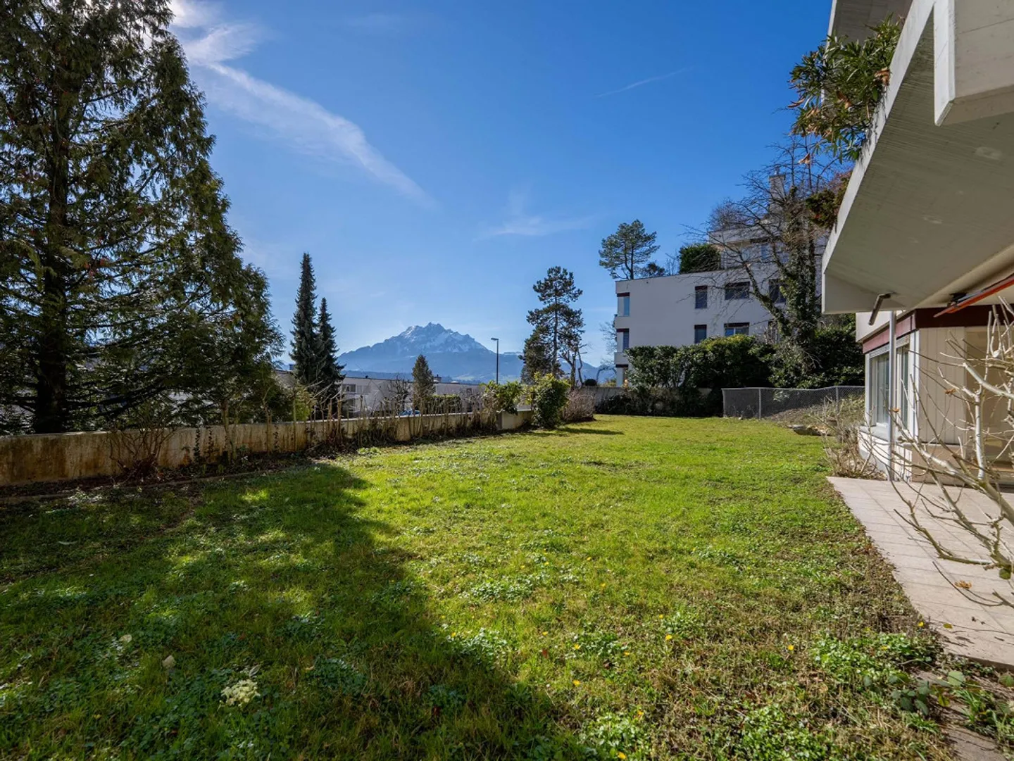 Spacieux appartement avec jardin sur la rive droite de Lucerne - Photo 2 sur 4