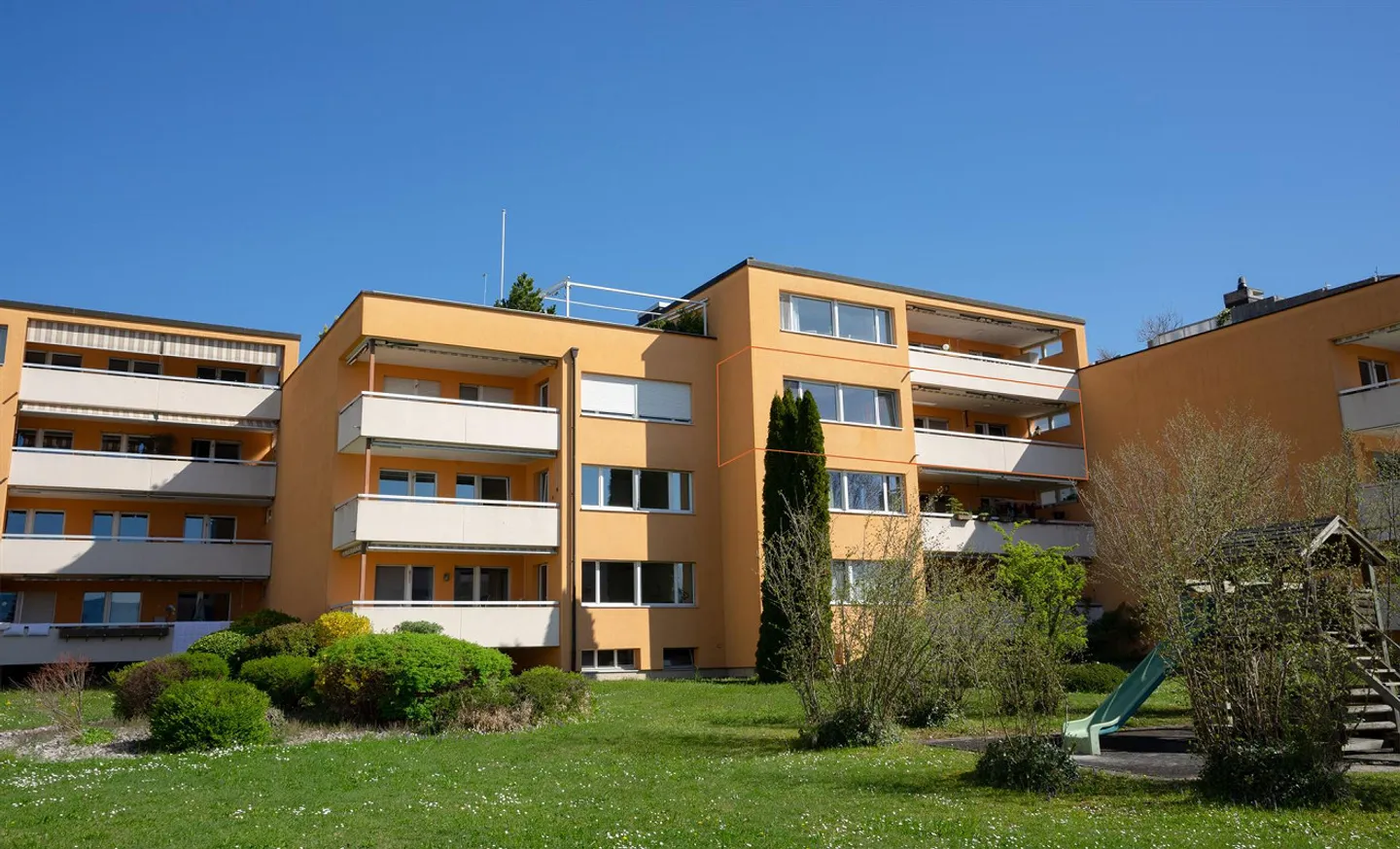 Appartamento soleggiato in una posizione tranquilla con vista panoramica - Foto 2 di 11