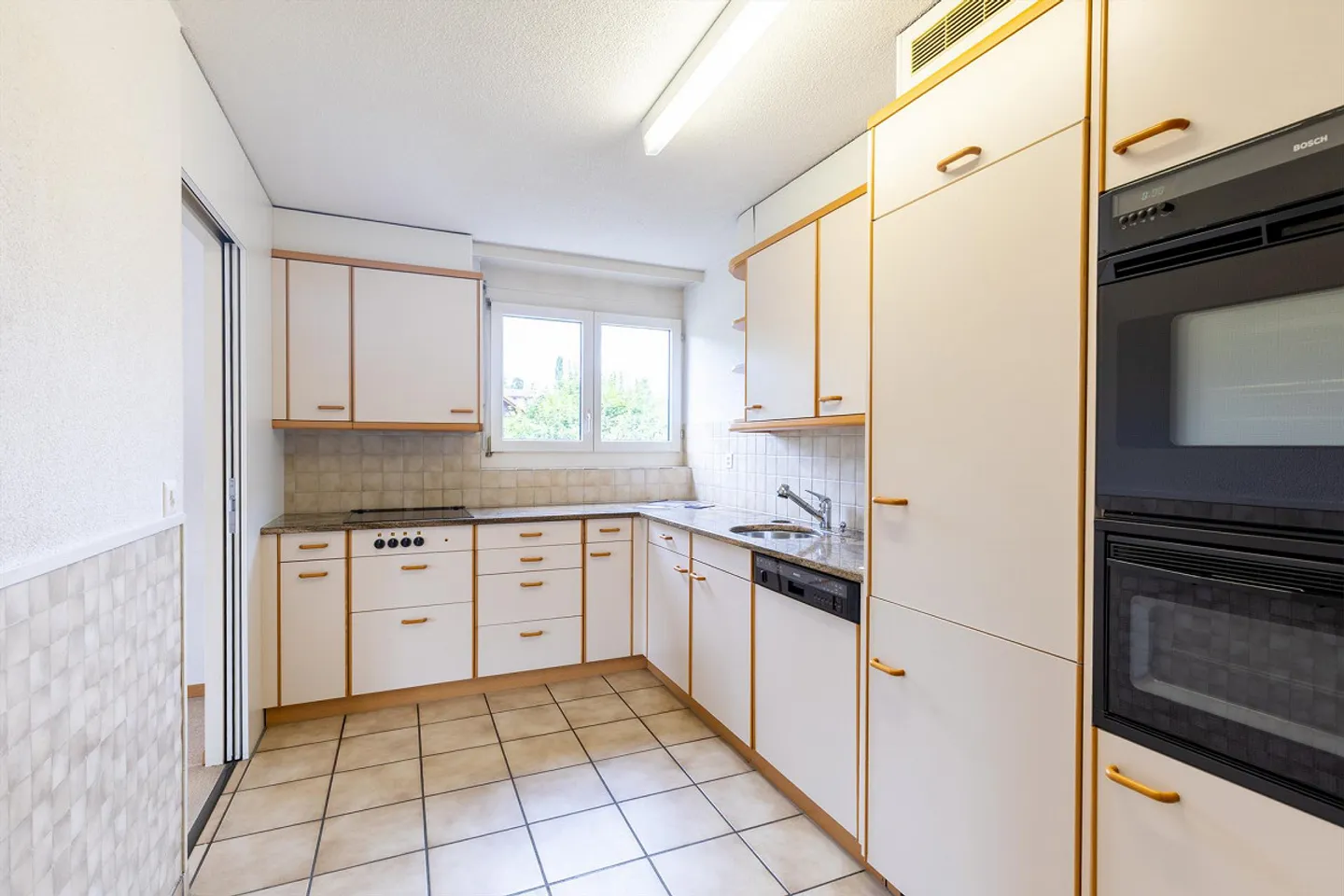 Appartamento affascinante di 4.5 stanze con balcone in vendita a Niederscherli - Foto 4 di 21