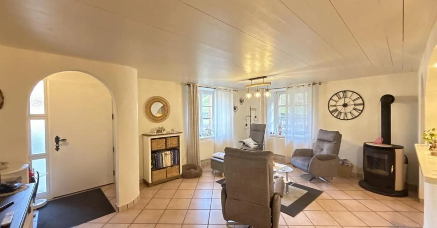 Exclusive Ground-Floor Apartment - Photo 4 of 12
